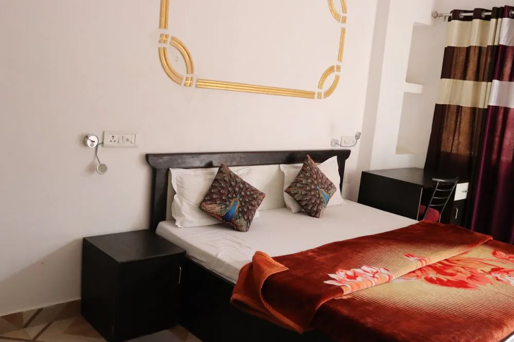 Comfortable bed with fresh linen in a Deep Yoga accommodation room in Rishikesh